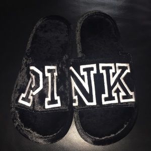 ☀️TRADE for @rachelwalder🎋☘️🆚 SLIPPERS🆚